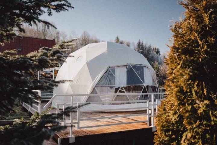 Tente pour 3 personnes, avec jacuzzi ainsi que sauna et jardin, adapté aux familles en Pologne