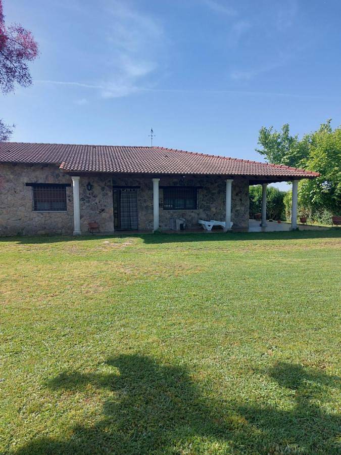 Chalet para 13 personas, con vistas además de jardín y piscina, Se admiten mascotas en Valle del Tiétar - 2
