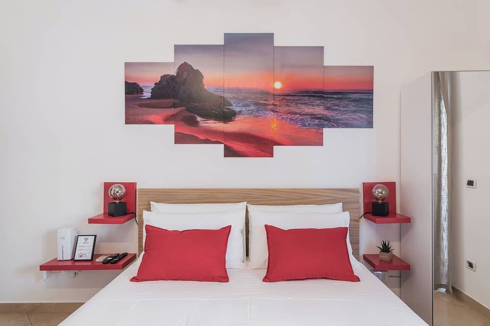 Entire apartment, Apartment with terrace, close to Leonardo da Vinci airport and the sea in Fiumicino, Rome Province