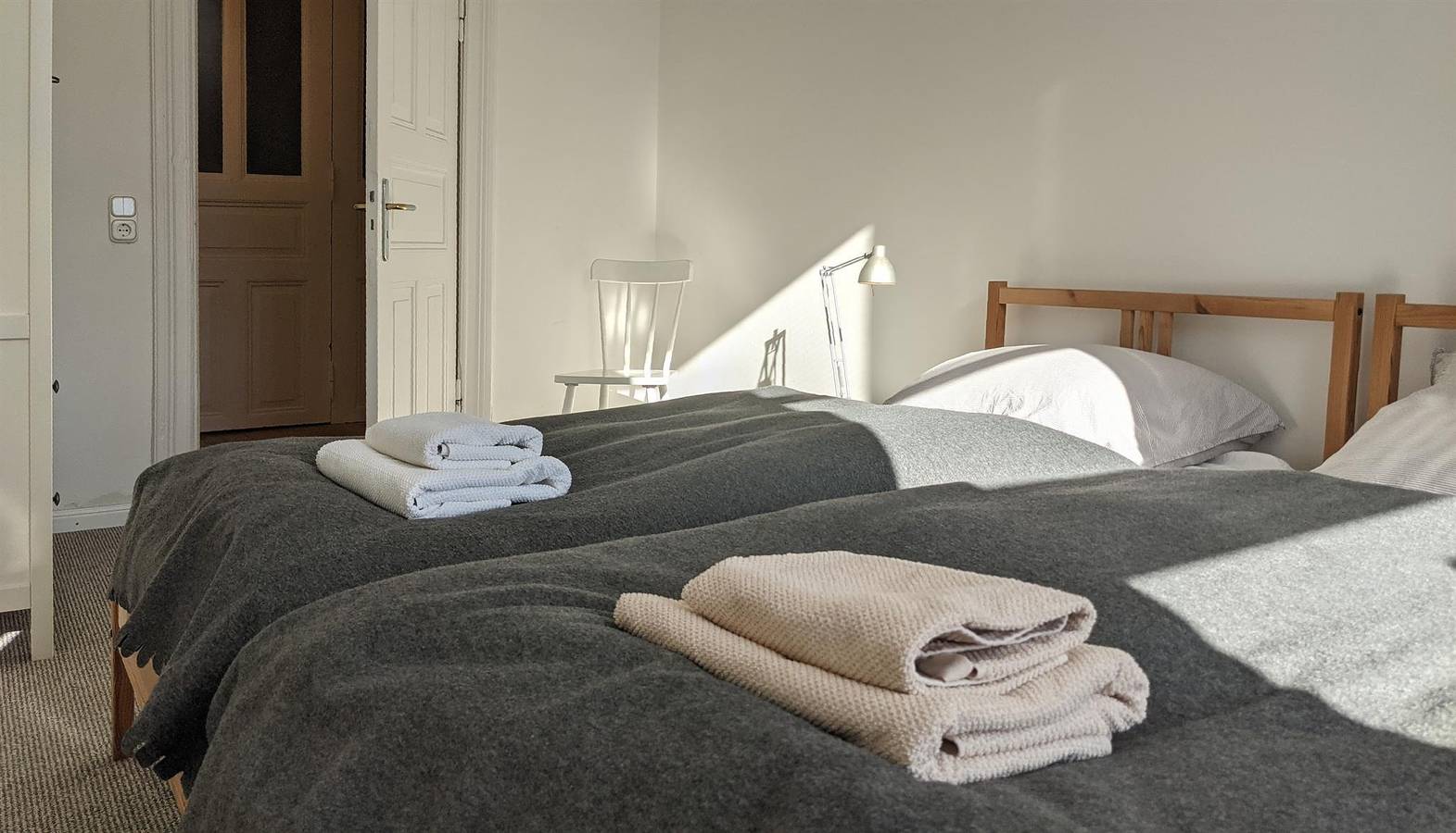 Hel semesterlägenhet, Schöner Altbau im Zentrum, Badewanne, Wc in Kielfjorden, Kiel
