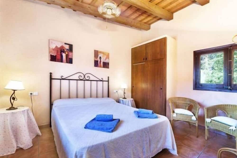 Casa rustica con piscina en Girona in Fornells de la Selva, Gironés
