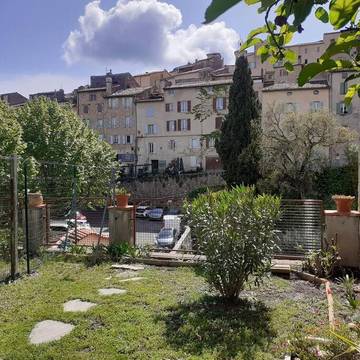 Gîte pour 4 personnes, avec terrasse et vue, animaux acceptés à Seillans