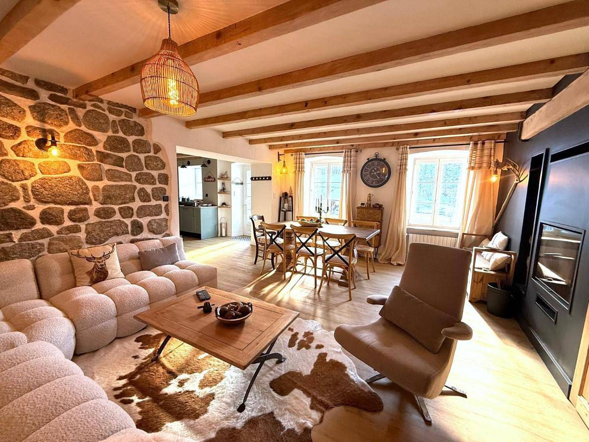 Maison de charme, vue forêt,4 chambres, draps et serviettes inclus, St-Denis-Margeride in Saint-Denis-en-Margeride, Région de Mende