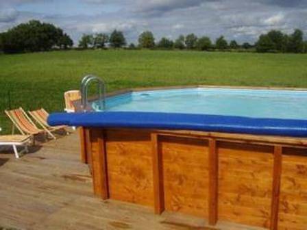 Gîte pour 10 personnes, avec terrasse ainsi que piscine et jardin dans les Deux-Sèvres - 4