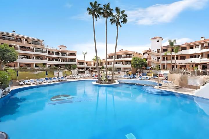 Apartamento entero, Apartamento vacacional 'Albatros Park' con piscina compartida, Wi-Fi y aire acondicionado in Las Adelfas, San Miguel de Abona
