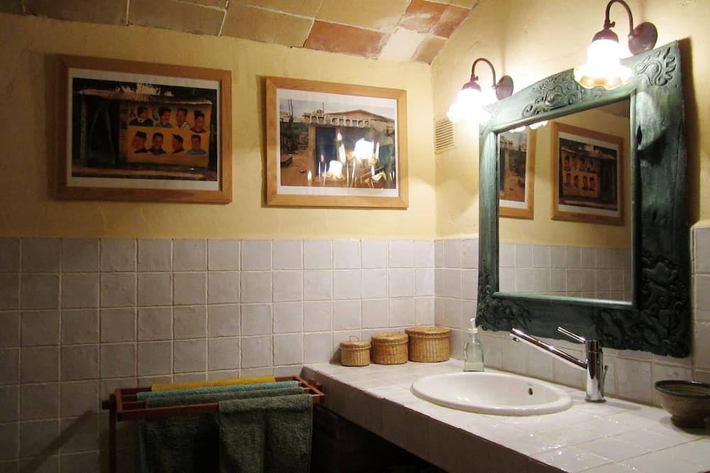 Nice and cozy house in Peratallada in Forallac, Costa Brava