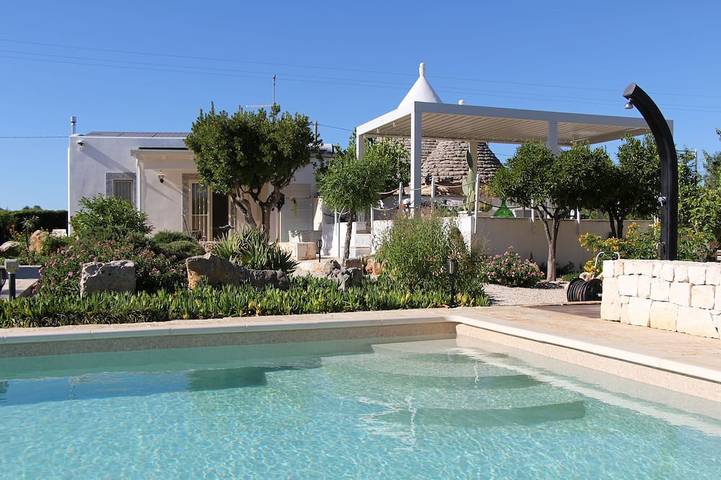 Historisches Trullo im Grünen mit privatem Pool und in der Nähe von Sandstränden in San Vito dei Normanni, Salento