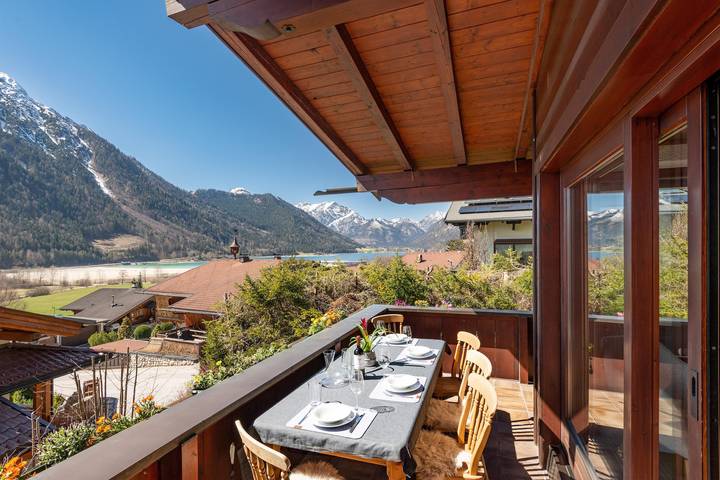 Ferienhaus für 6 Personen, mit Garten und Seeblick sowie Balkon, kinderfreundlich in Tirol - 2