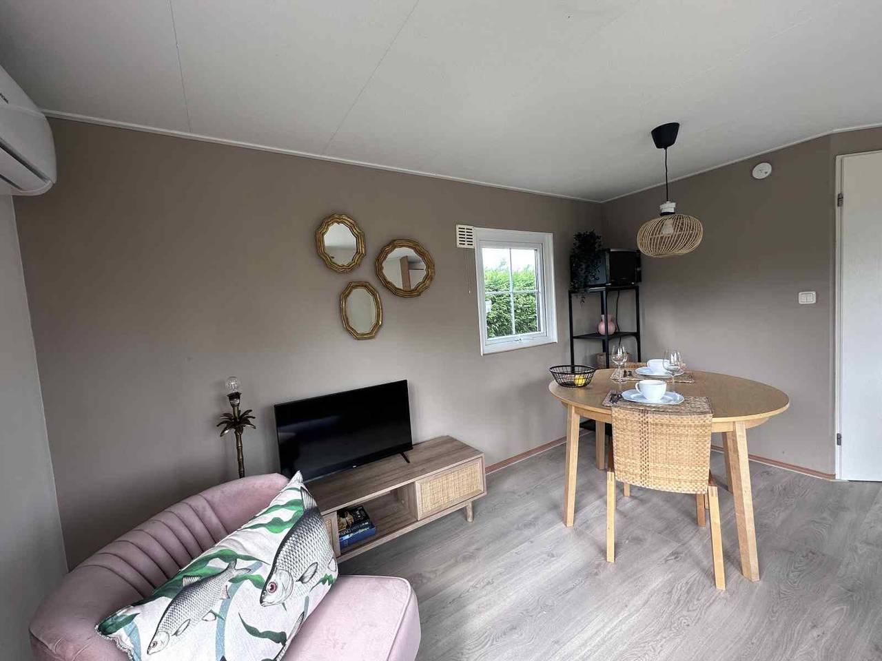 Beautiful 2-person chalet, quietly located on holiday park De Friese Wadden in Franekeradeel, North Sea Netherlands