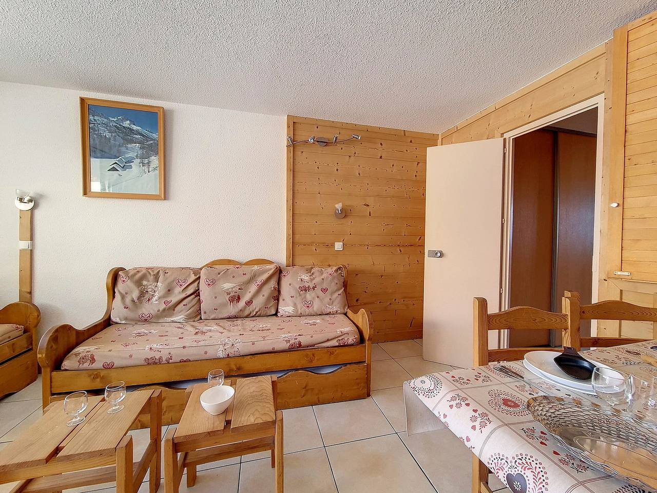 Ganze Wohnung, Renovierte 2-Zimmer-Wohnung, Ski-in/Ski-out, Südbalkon in Les Menuires, Saint-Martin-de-Belleville