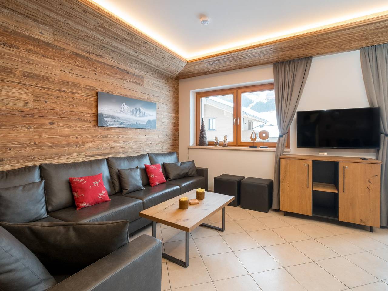 Ganze Wohnung, Fewo direkt an der Skipiste mit Sonnenterrasse in Hinterglemm, Saalbach-Hinterglemm