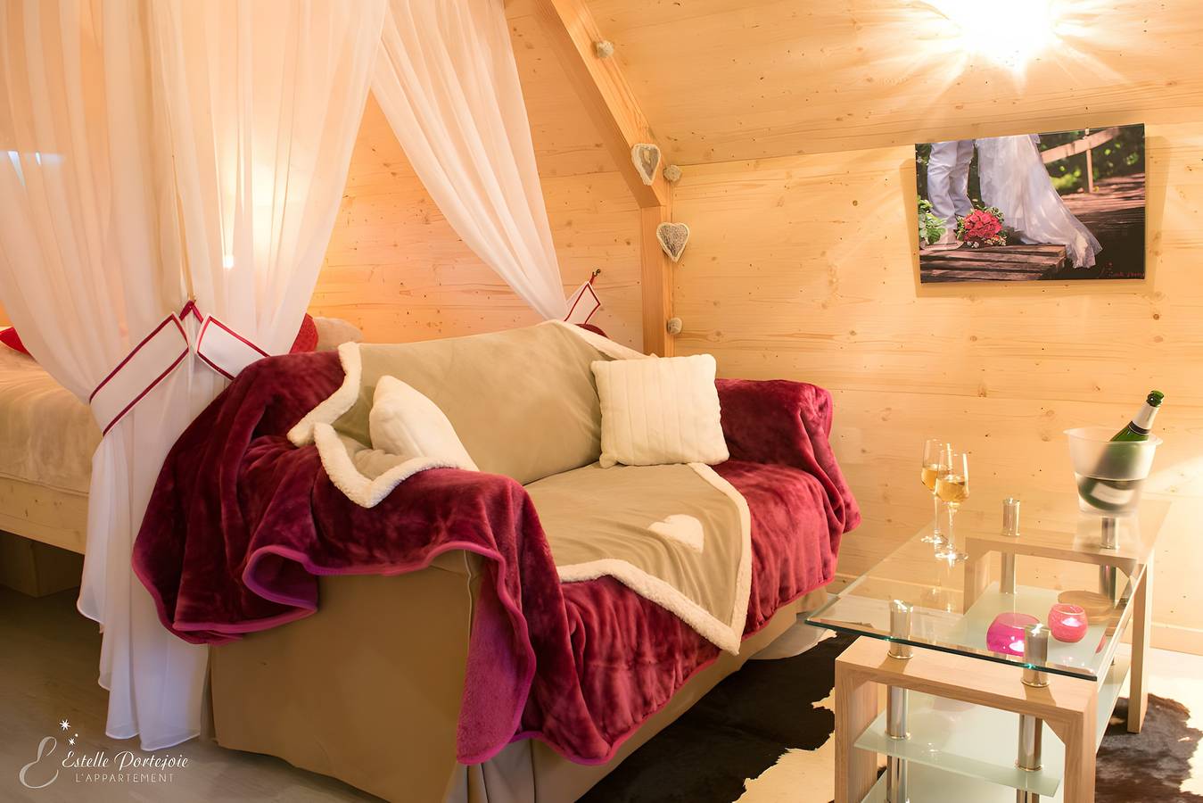 Cabane « La Cabane Spa de Céline » avec piscine partagée, Wi-Fi et climatisation in Voussac, Allier