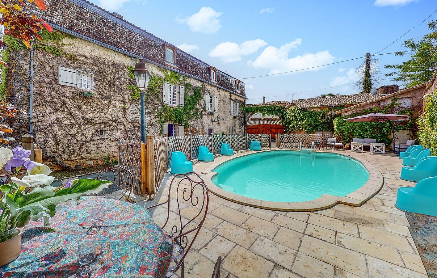 Appartement confortable avec piscine et TV à 1,5 km de Couhé in Couhé, Vienne (France)