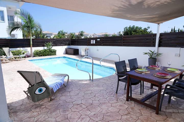 Villa for 4 people, with balcony in Protaras