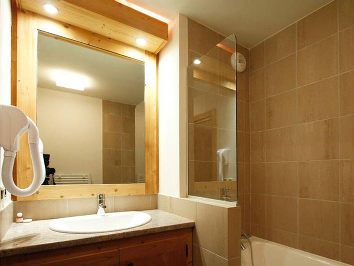 Résidence Le Goléon - Val Ecrins - Vacancéole - Appartement 4 personnes - Appartement 2 pièces avec coin nuit 4 personnes in Mont-de-Lans, Les Deux Alpes