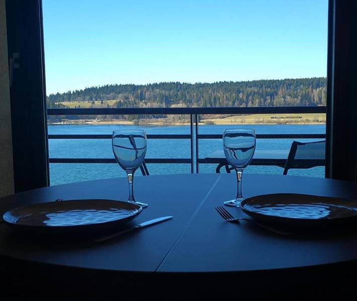 Gîte pour 4 personnes, avec vue sur le lac ainsi que vue et balcon à Malbuisson - 2