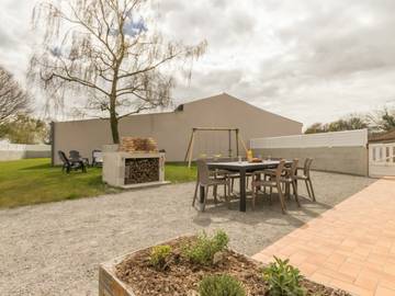 Cottage for 8 People in Saint-Hilaire-de-Chaléons, Saint-Nazaire region, Photo 1