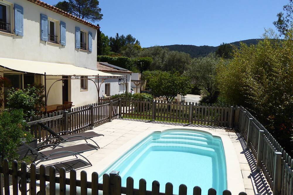 Quiet house with swim pool & children's playground - 15 km from Hyères & Toulon in Solliès-Toucas, Toulon region