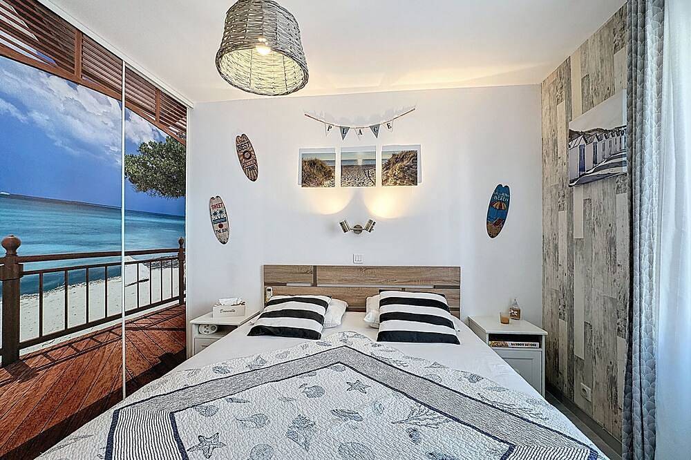 House in Provence with swimming pool, jacuzzi, garden on one level in Châteauneuf-de-Gadagne, Vaucluse
