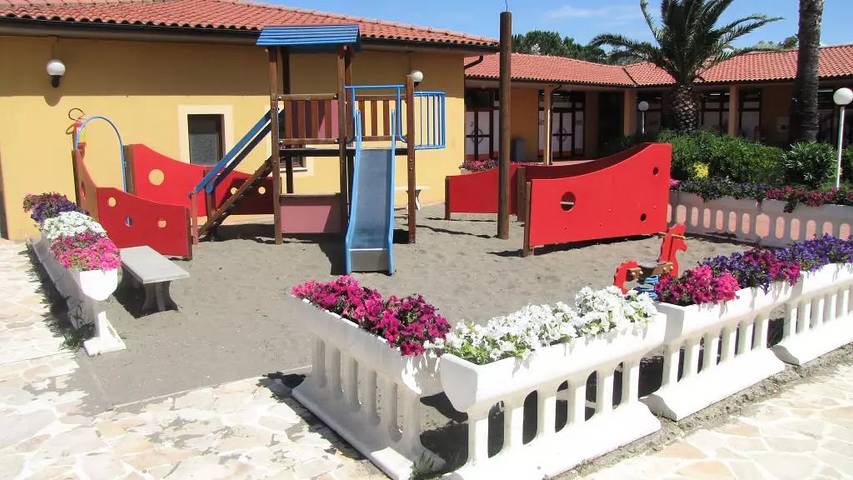 Camping für 4 Personen, mit Terrasse und Pool in Italienische Riviera - 2