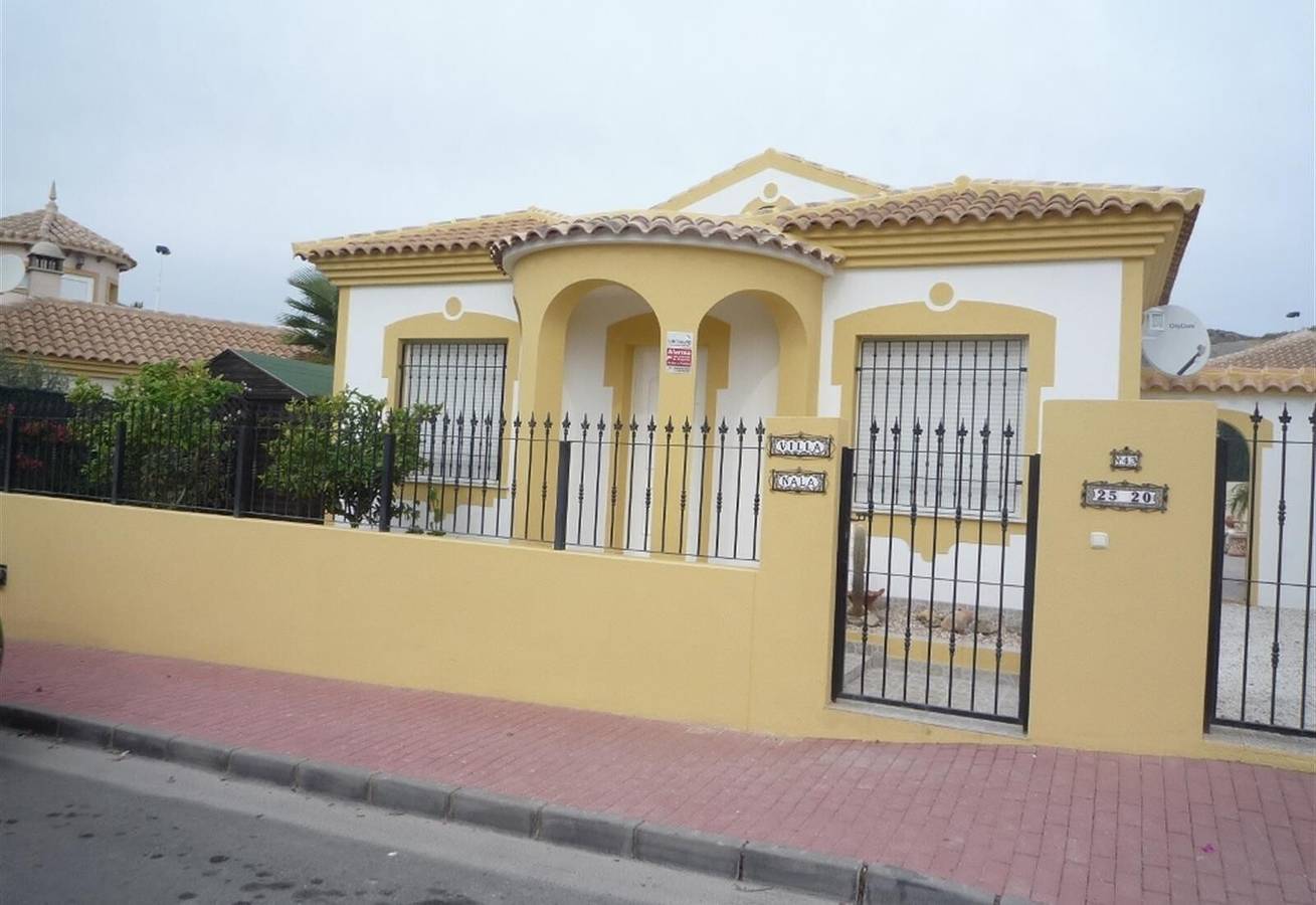 Villa 'Nala' with Pool and Wi-Fi in Mazarron Country Club, Mazarrón