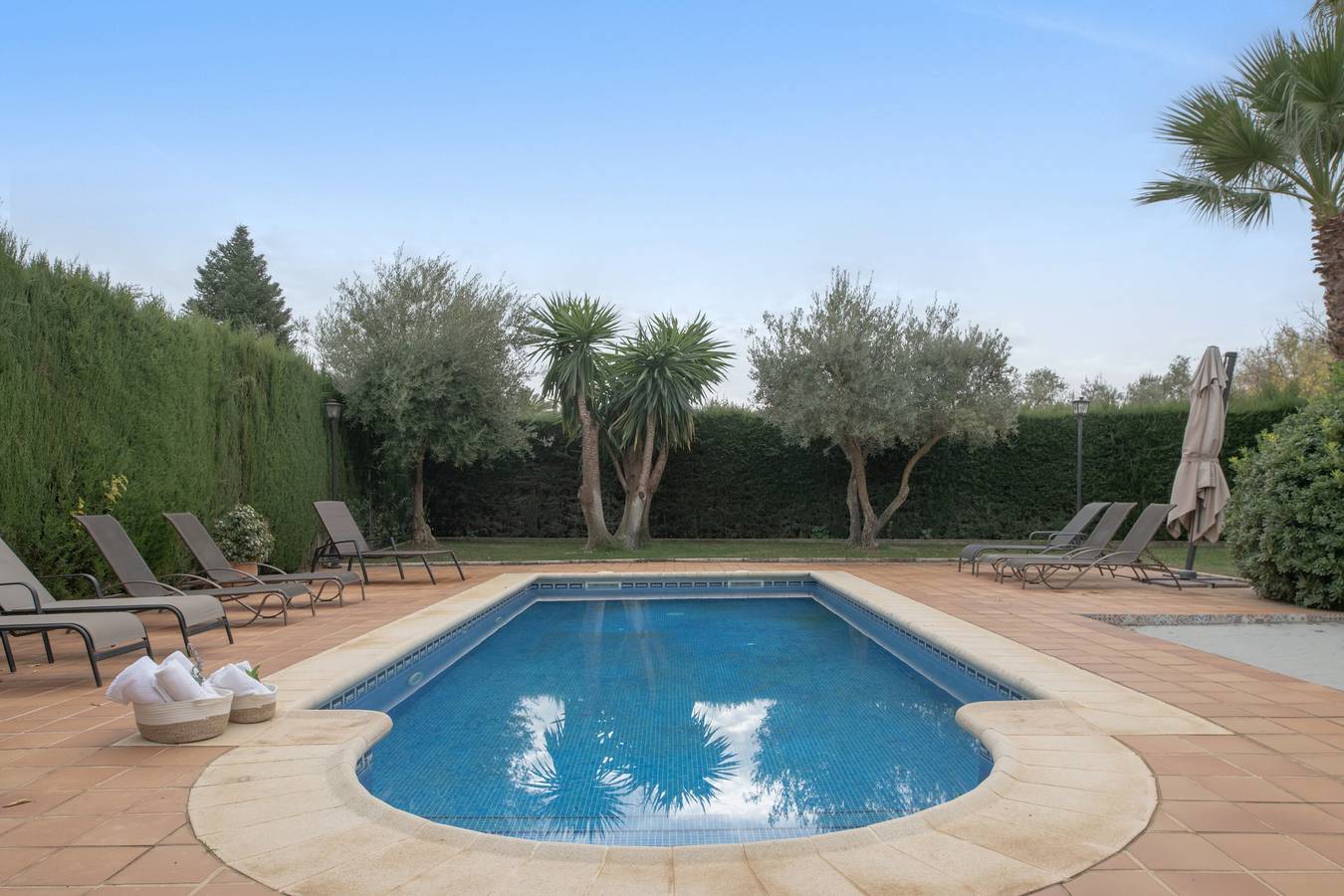 Villa 'Los Mellizos' avec piscine privée, Wi-Fi et climatisation in Arriate, Province de Málaga