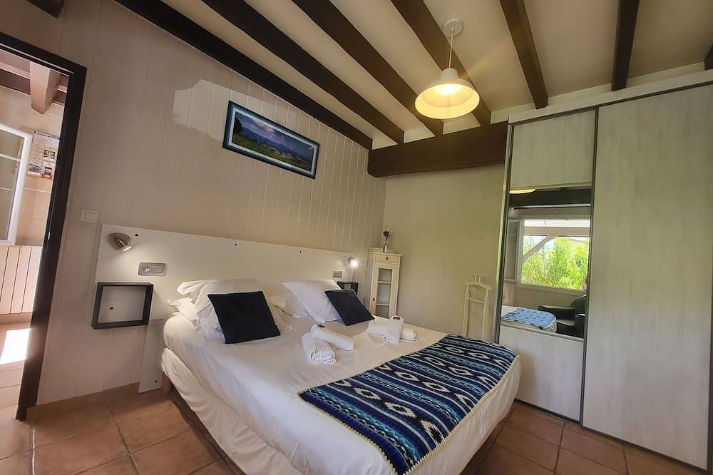 Entire apartment, T3 + Basque Coast terrace (furnished with tourism classified 3 ***) sea and mountain in Saint-Pée-sur-Nivelle, Bayonne region