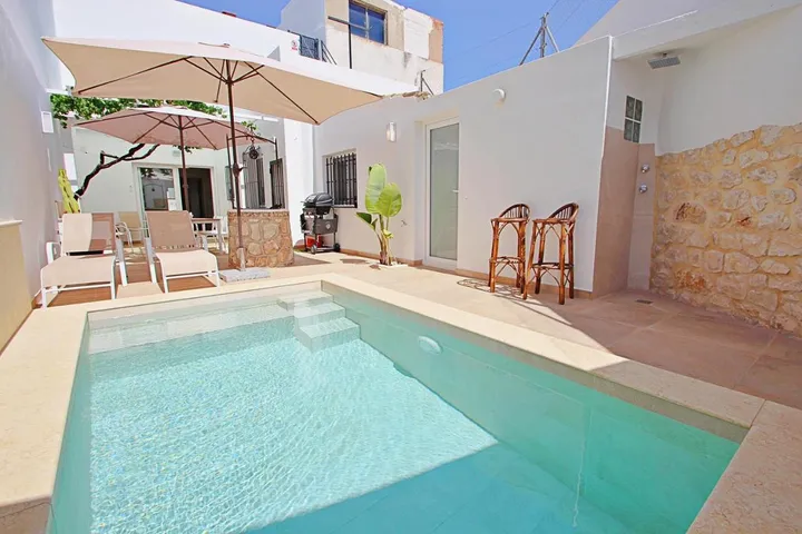 Ferienhaus für 8 Personen, mit Terrasse und Pool - 1