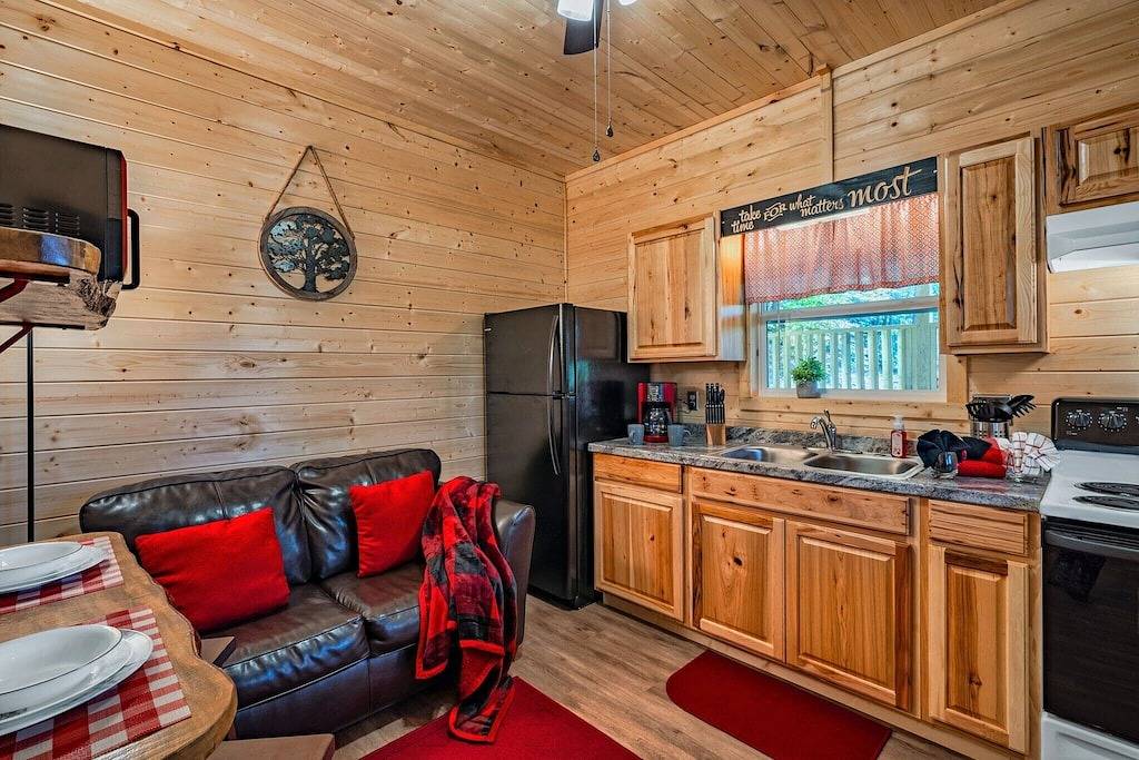 Cuddling On The Creek Couples only romantic \" Tiny Cabin\" retreat!!!! in Cosby (TN), Cocke County