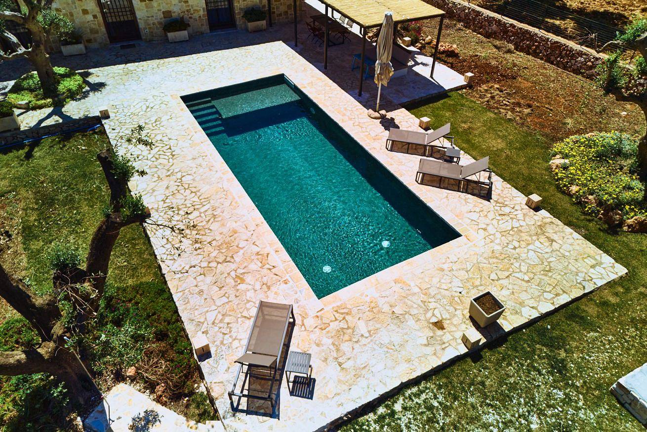 Lamia Danieli piscina privata e relax tra gli ulivi in Ostuni, Salento