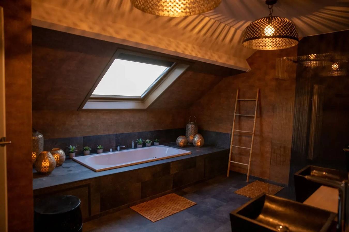 Villa with Private Pool in Hamois 350 m² in Hamois, Namur (region)