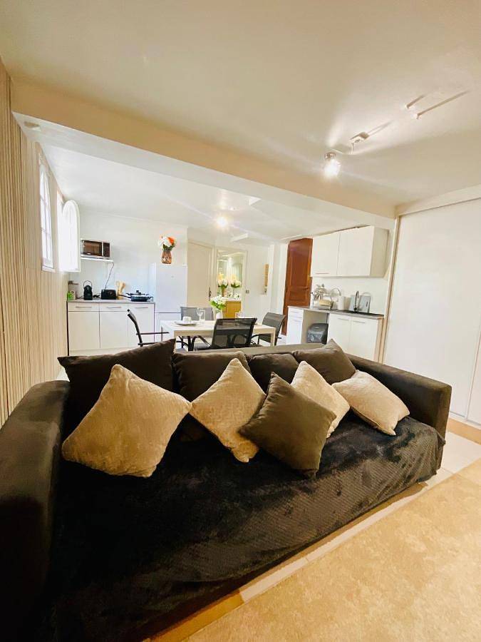 Gîte pour 3 personnes, avec piscine ainsi que jardin et jacuzzi, adapté aux familles à La Farlède - 3