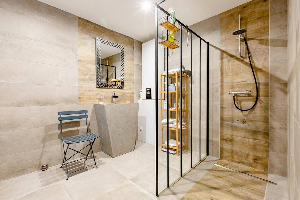 Double Room in Douvrin, Région de Béthune