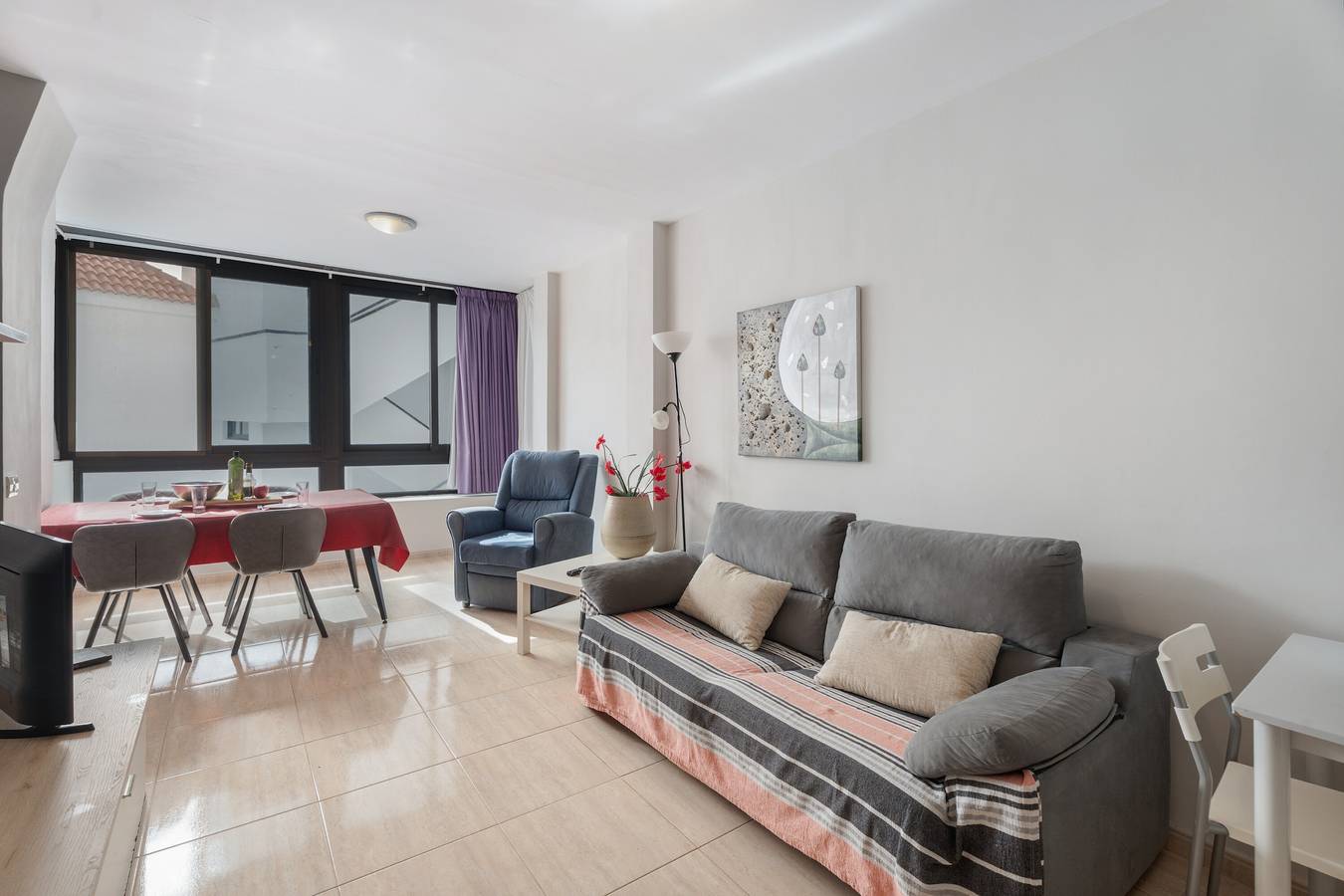 Ganze Wohnung, Ferienwohnung 'Nahe Allem' mit Bergblick, Gemeinschaftspool und Wlan in Los Cristianos, Arona