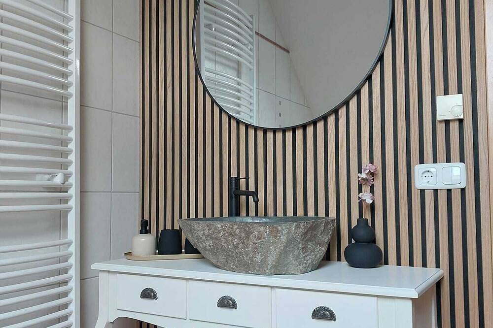 Ganze Wohnung, Stilvolle Ferienwohnung mit Fasssauna und Hot Tub in Laubach, Vogelsberg Region