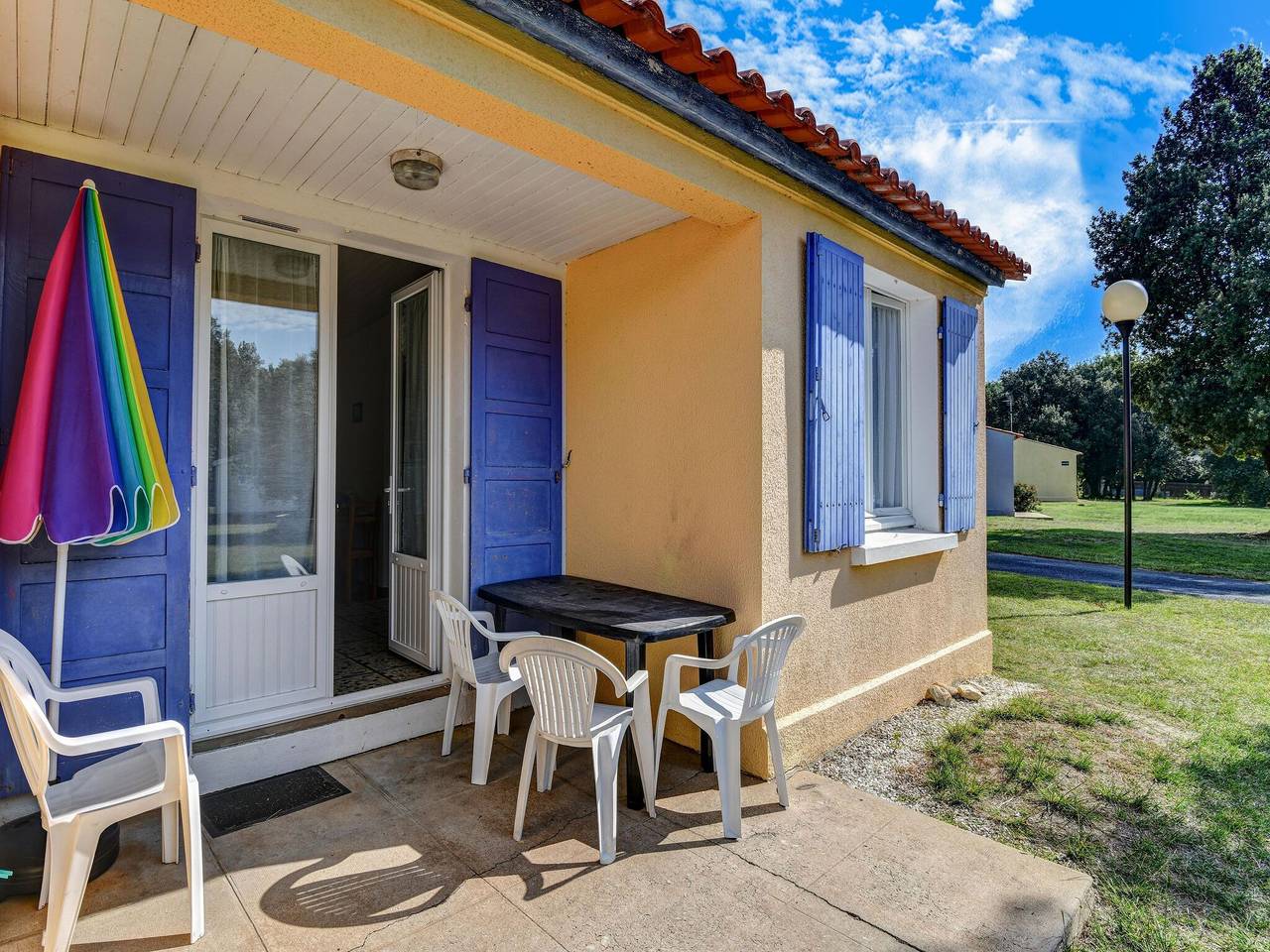 Gîte avec piscine et activités in Saint-Savinien, Région de Saint-Jean-d'Angély