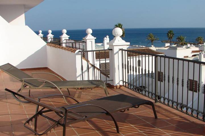 Apartamento entero, Apartamento 'Duquesa 432' con vistas al mar, Wi-Fi y aire acondicionado in Playa Gaviotas, Manilva
