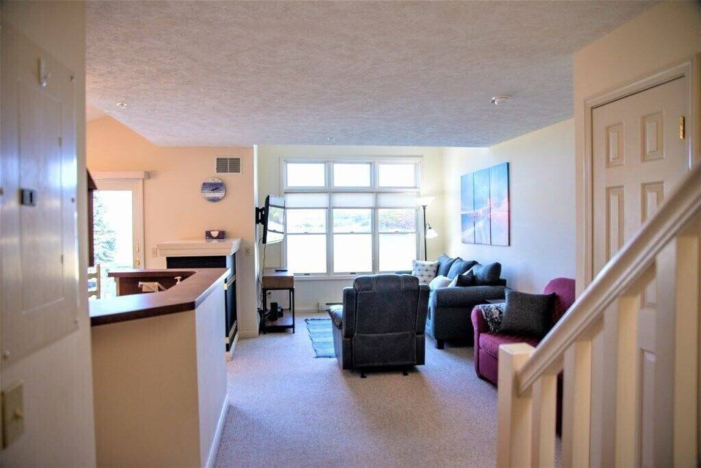 Ganze Wohnung, Neu für 2020 - Zweite Etage Lakeview Condo in Manistee, Manistee County