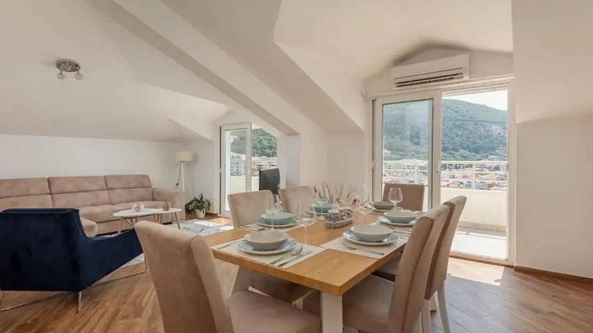 Ferienwohnung für 7 Personen, mit Balkon in Budva - 2