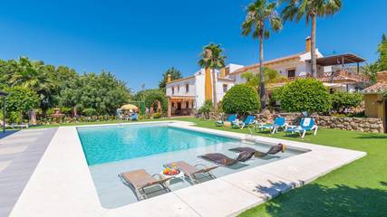 Chalet para 18 personas, con piscina en Axarquía