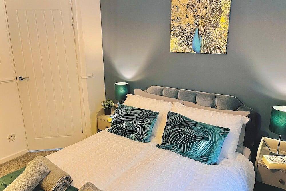 Lovely 4-Bed home sleeps 8 Nr Bolton Stadium & M61 in Blackrod, Bolton