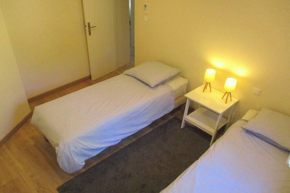 Appartement entier, Apt dans mas provençal: piscine 12X8, 4 ch., terrasse priv., jardin 5000m², Wifi in Uzès, Région de Nîmes