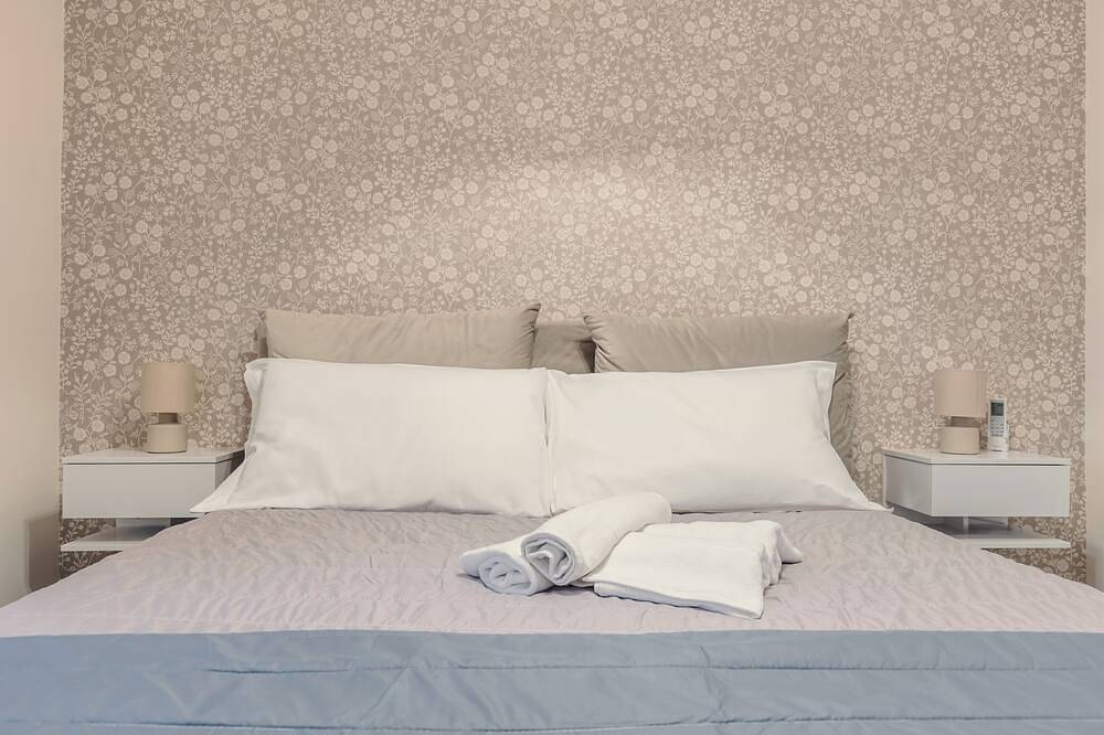 Ganze Wohnung, Rome Smart Sea - Modern cosy escape, 3 min to beach & Rome metro in Ostia, Rom