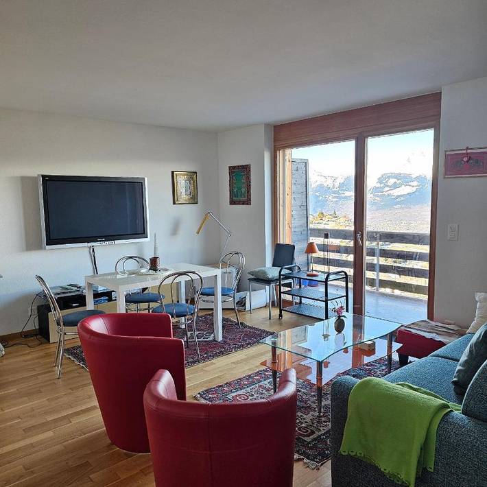 Gîte pour 4 personnes, avec vue et terrasse dans Nax