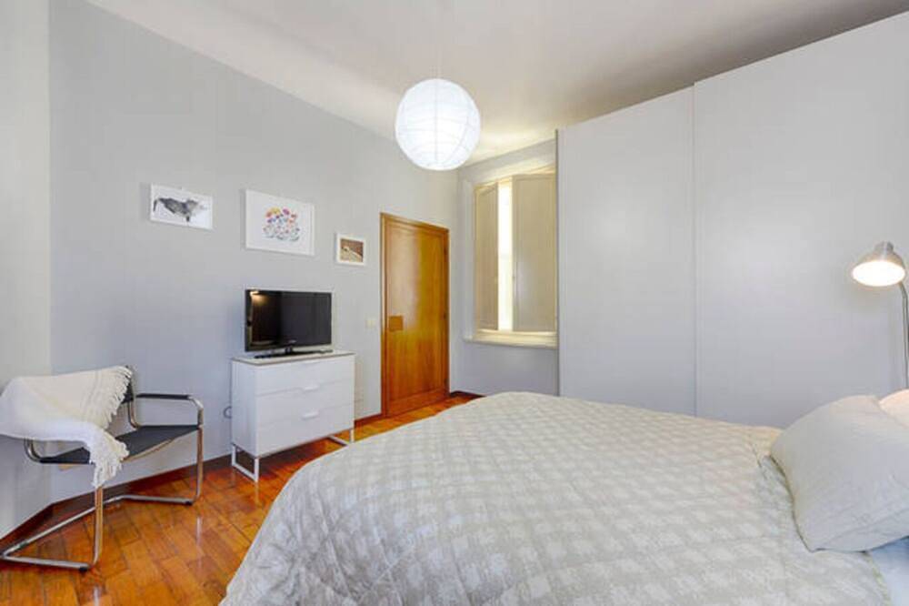 Entire apartment, [Via Canalino] Nice studio|center|A/C in Modena, Modena Province