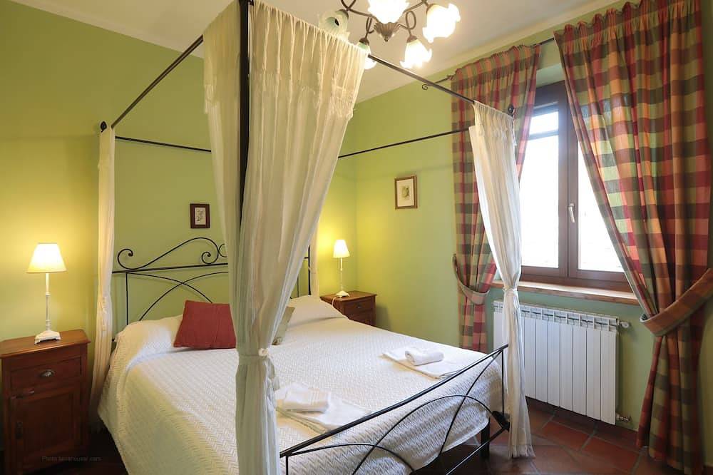Entire farmhouse with three apartments and swimming pool in Vico Matrino, Capranica