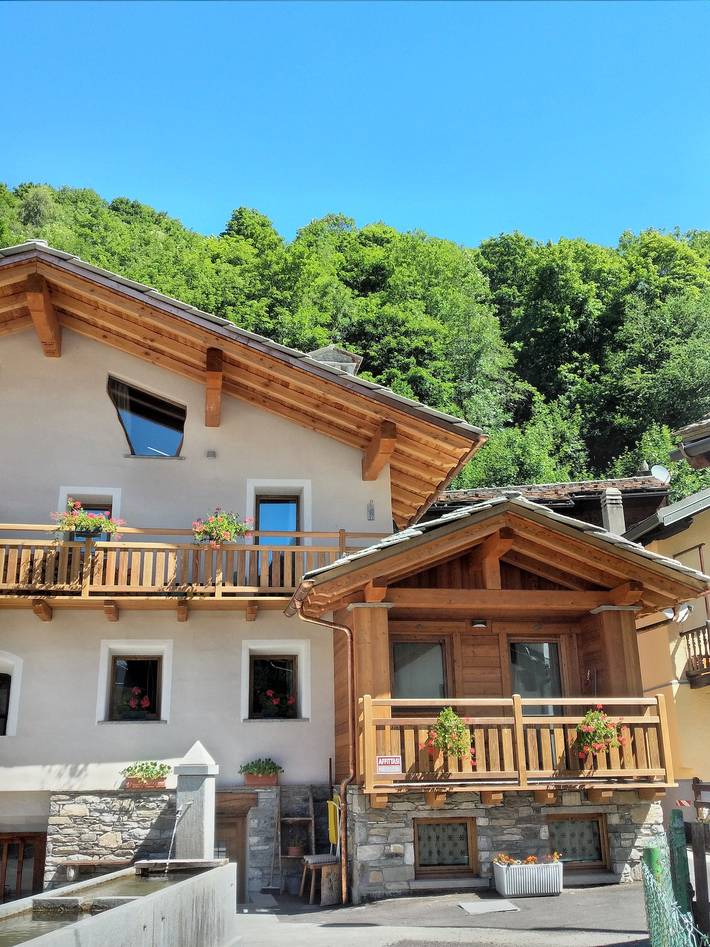 Studio entier, Studio 'Les Fleurs' avec Wi-Fi in Maen, Région de Valtournenche