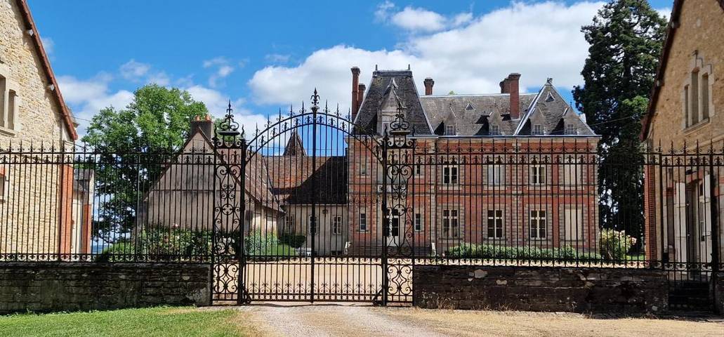 Chambre d’hôte pour 2 personnes, avec Terrasse et Jardin ainsi que Piscine et Vue à Couches - 3