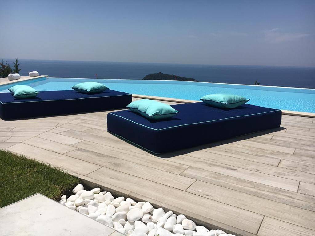 Luxury villa Blue&Blanc piscina a sfioro isola in Diamante, Tyrrhenische Küste Kalabrien