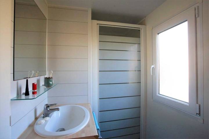 Camping pour 2 personnes, avec piscine et jacuzzi ainsi que sauna et terrasse, animaux acceptés à Saint-Pierre-d'Oléron - 2